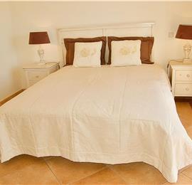 4 Bedroom Villa with Pool in Albufeira, Sleeps 8